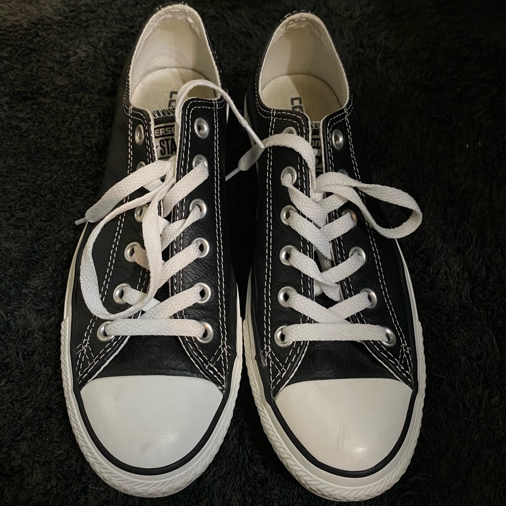 Converse Leather Women’s 9 / Men’s 7